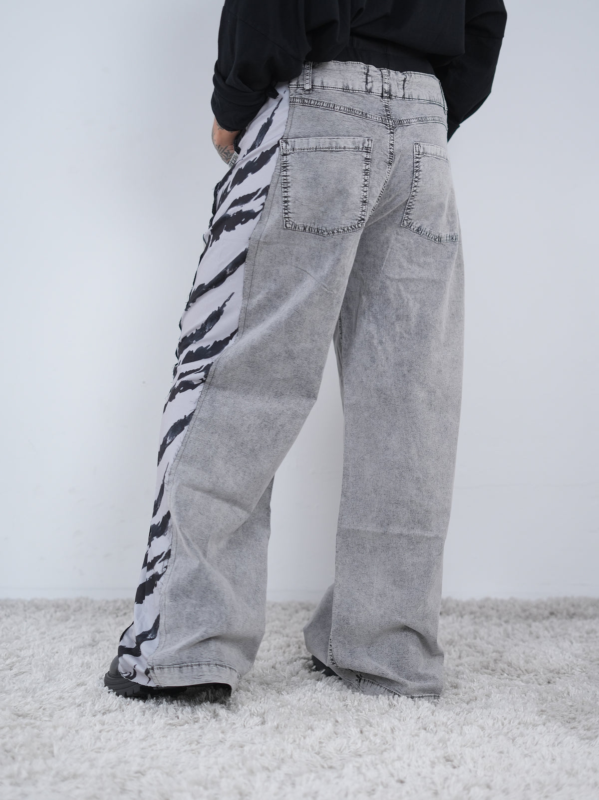 Wide Leg Pants mit Tiger Motiv