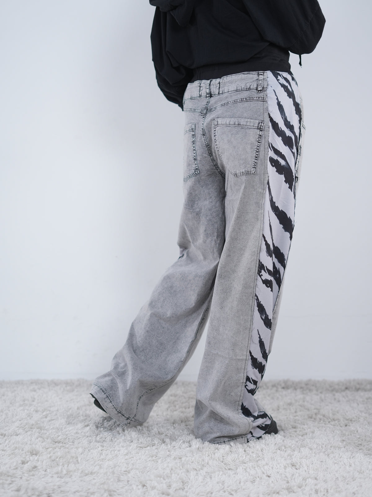 Wide Leg Pants mit Tiger Motiv