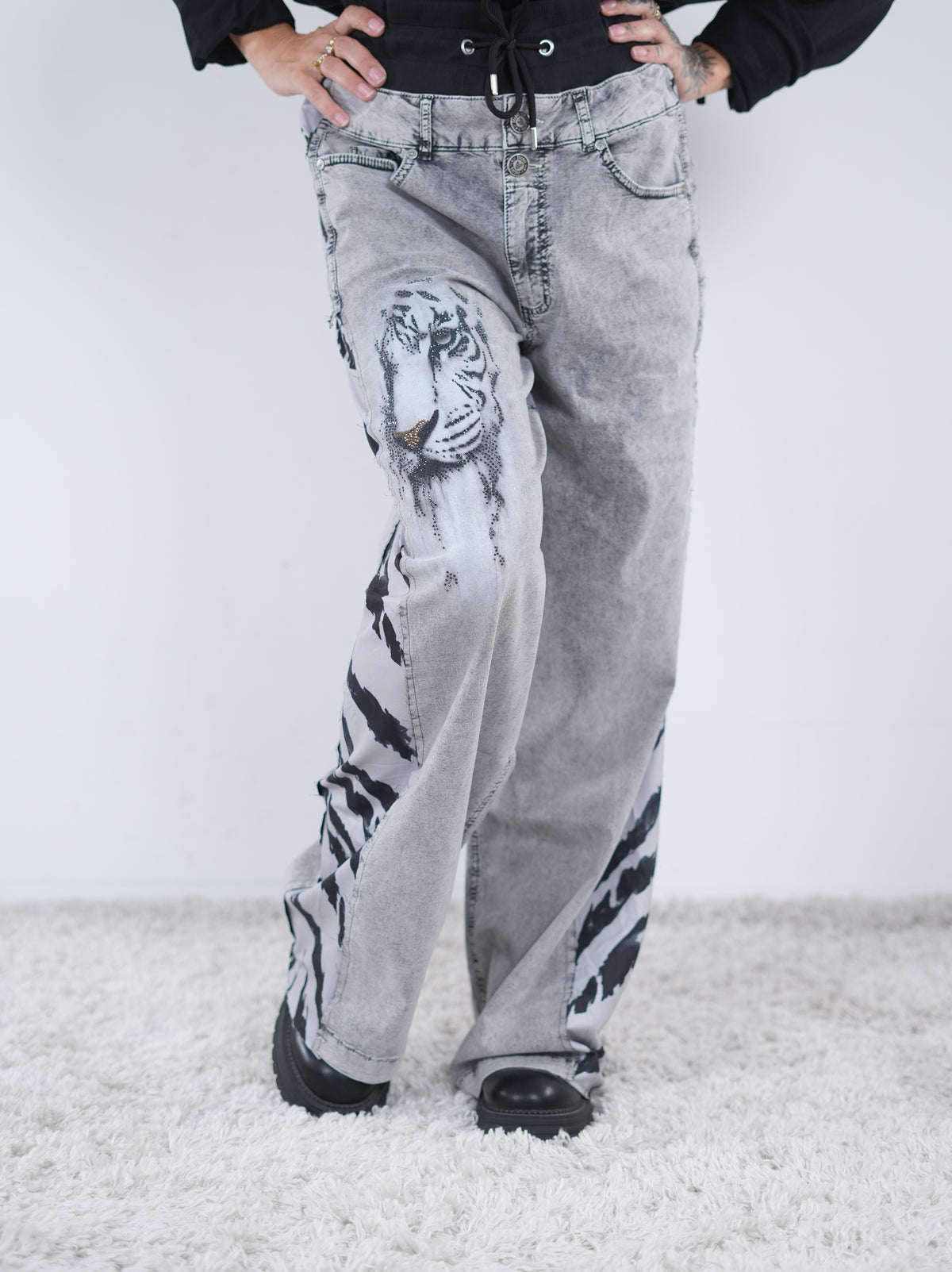 Wide Leg Pants mit Tiger Motiv