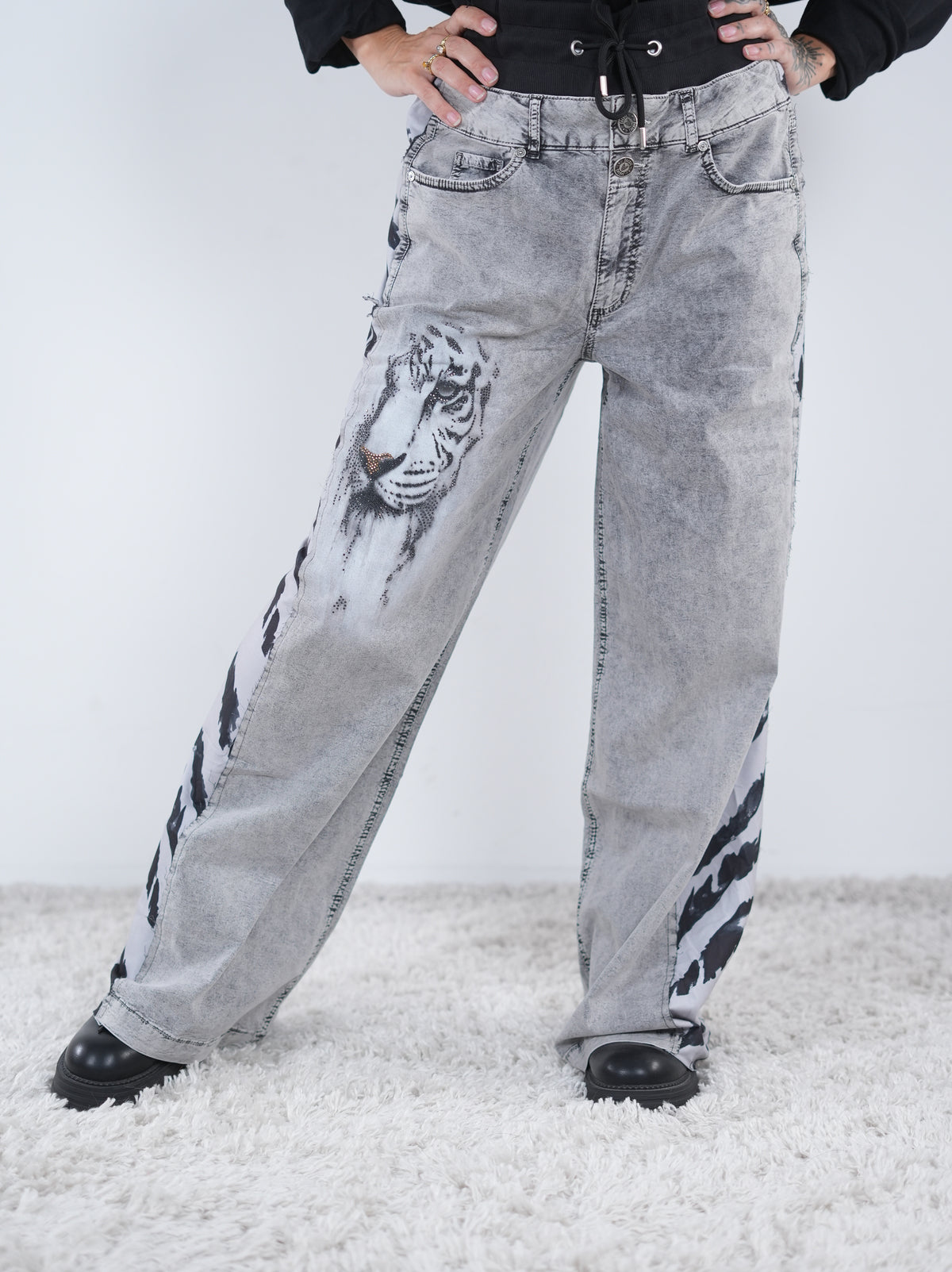 Wide Leg Pants mit Tiger Motiv Grau