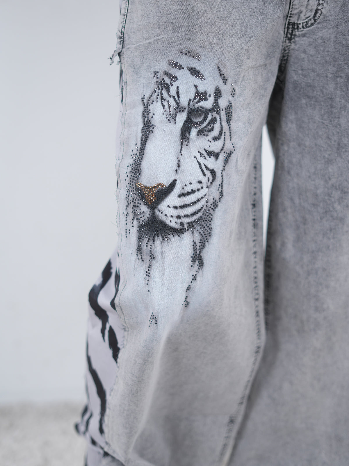 Wide Leg Pants mit Tiger Motiv