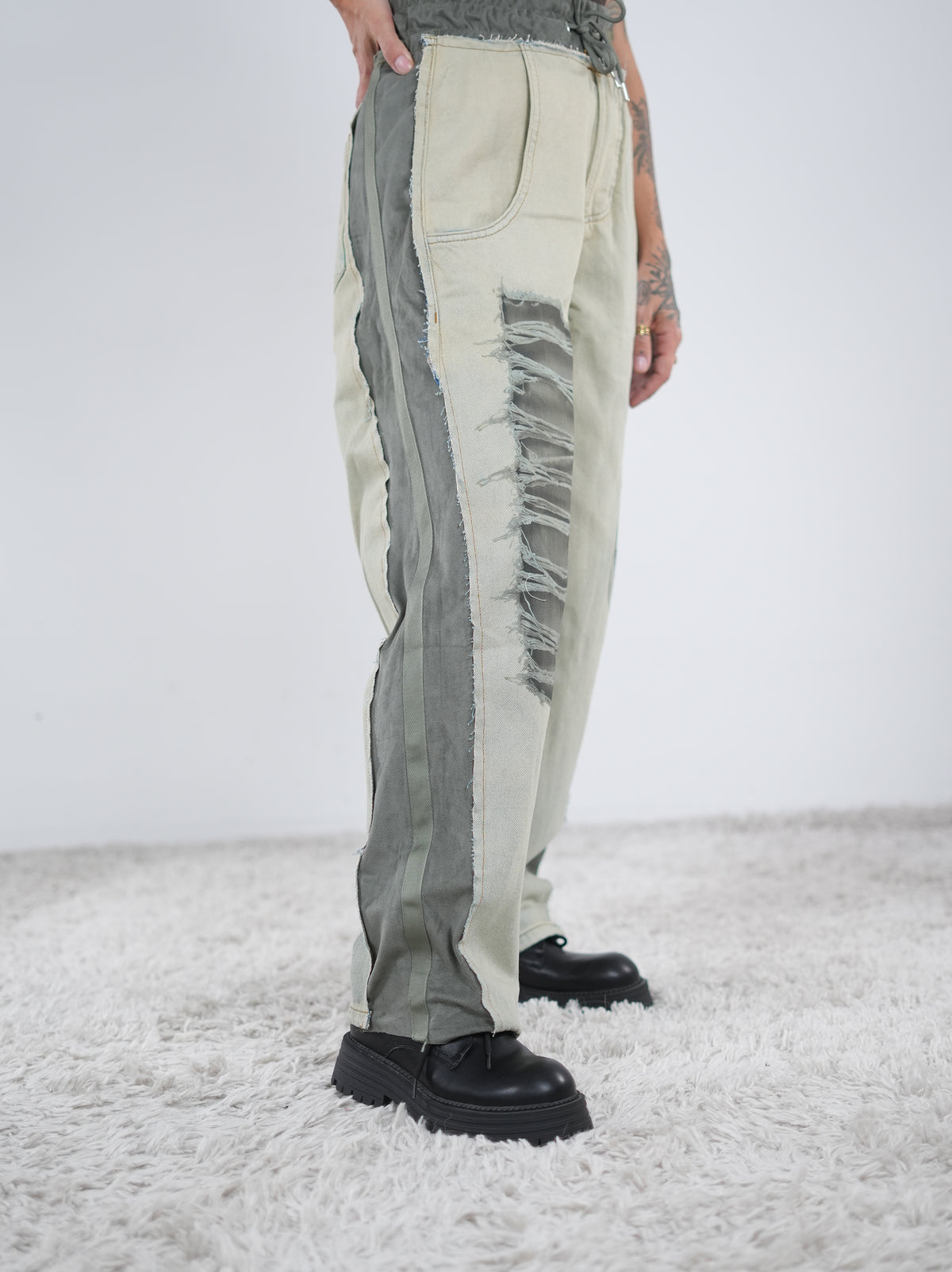 ausgefallene Barrel Pants mit Leo Akzenten