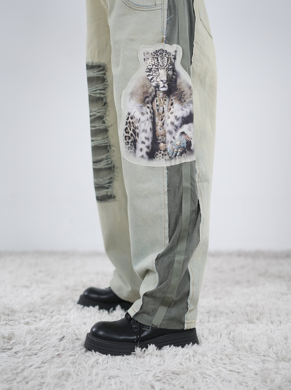 ausgefallene Barrel Pants mit Leo Akzenten
