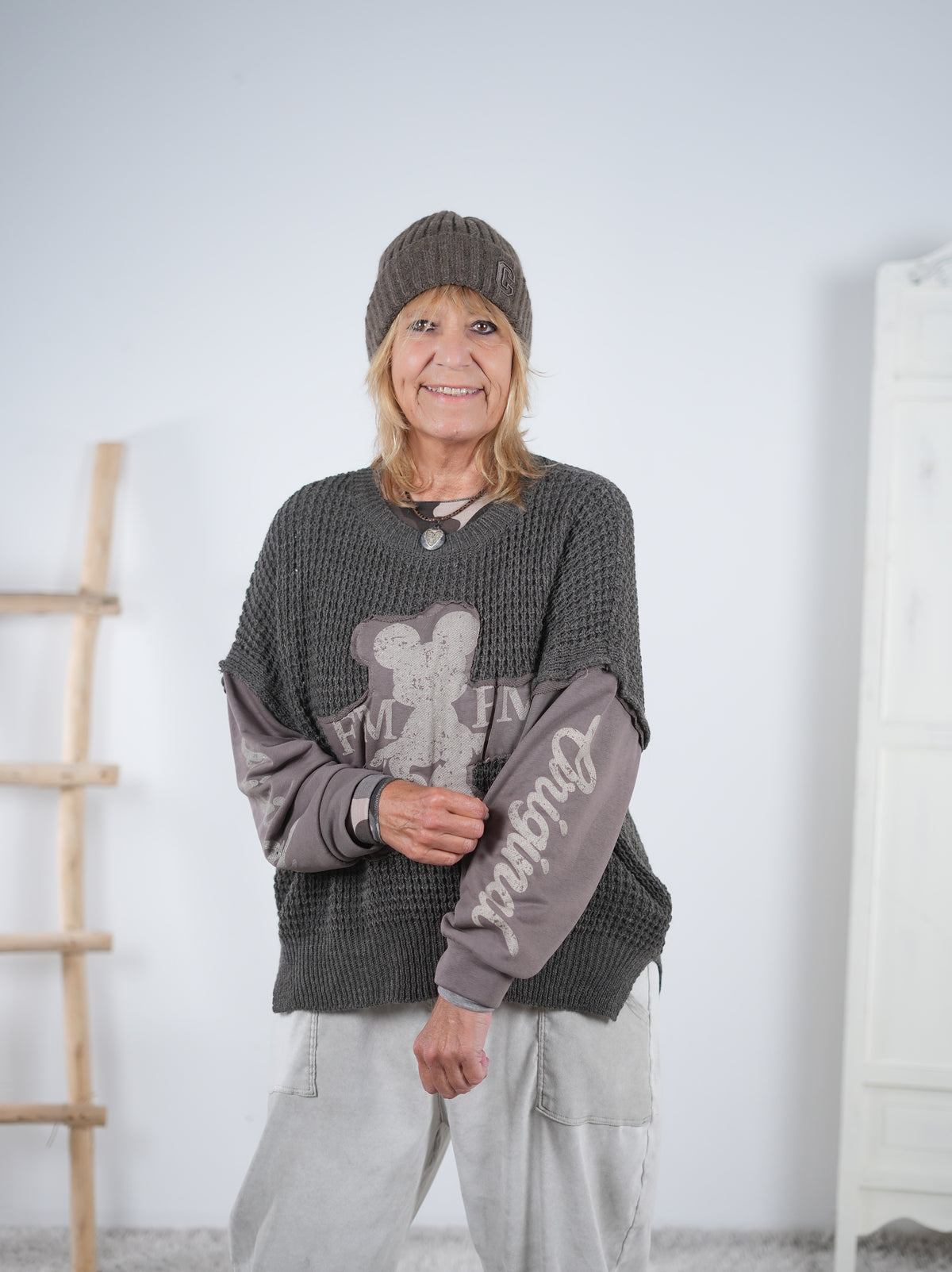 Lässiger Strickpullover mit Sweaty-Ärmeln