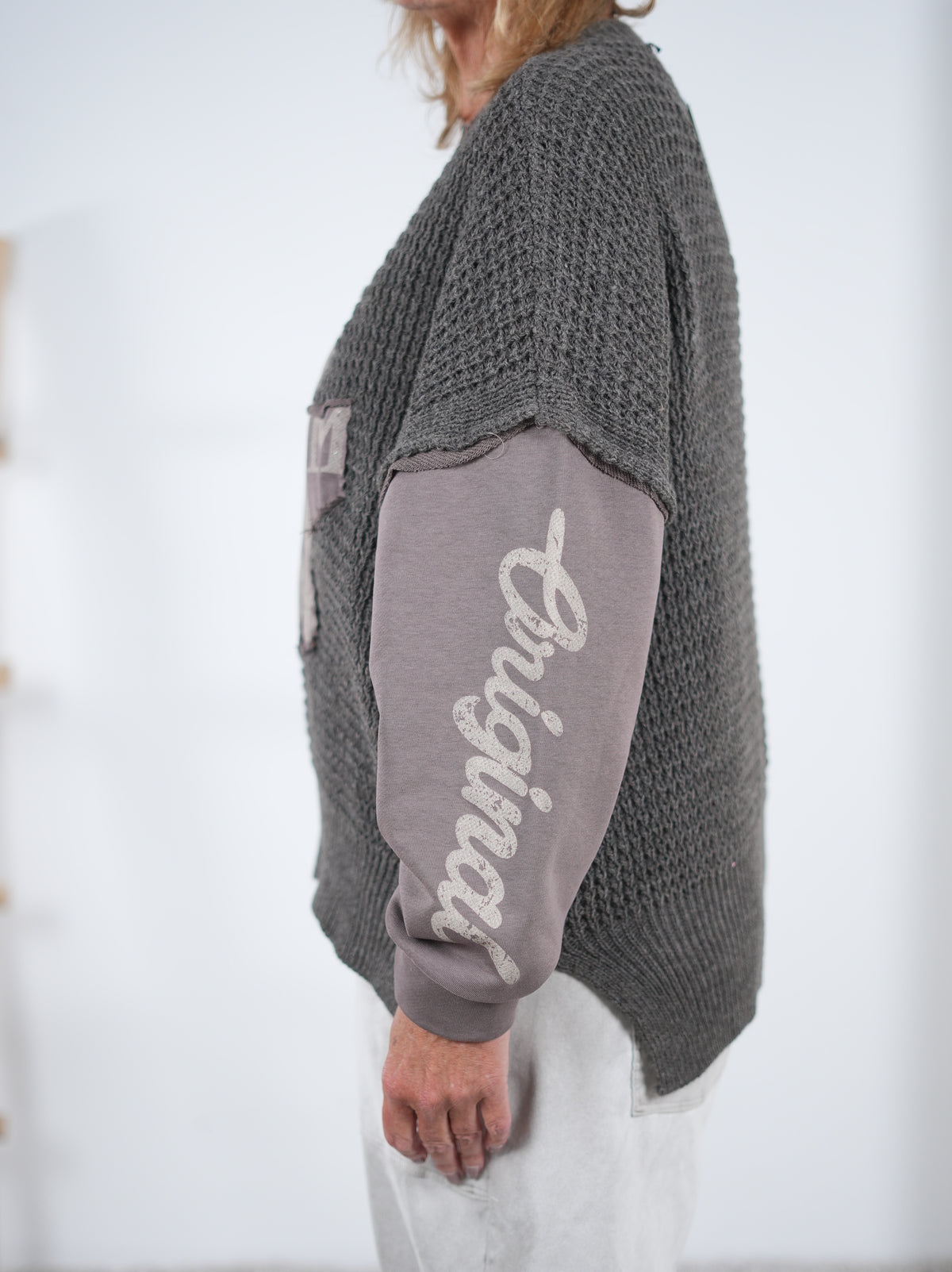 Lässiger Strickpullover mit Sweaty-Ärmeln