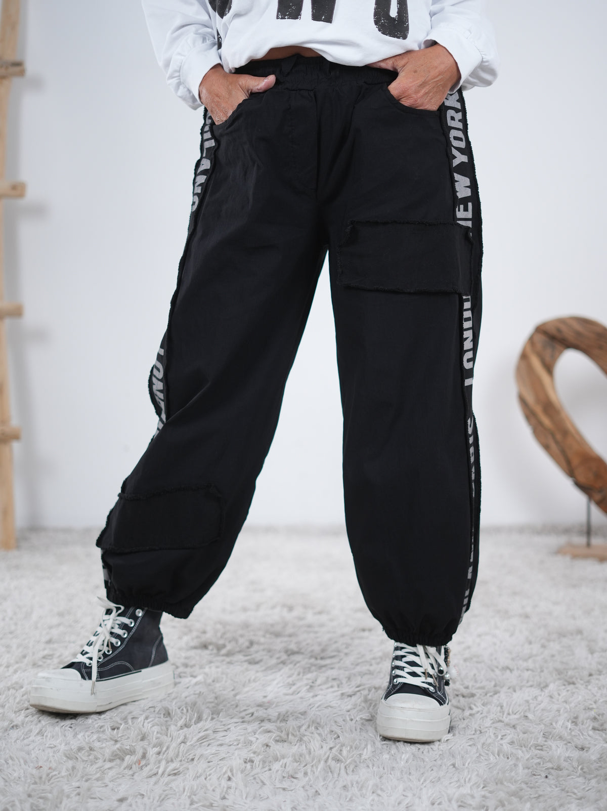 Wide Leg Pants mit Gummibund am Beinabschluss Schwarz