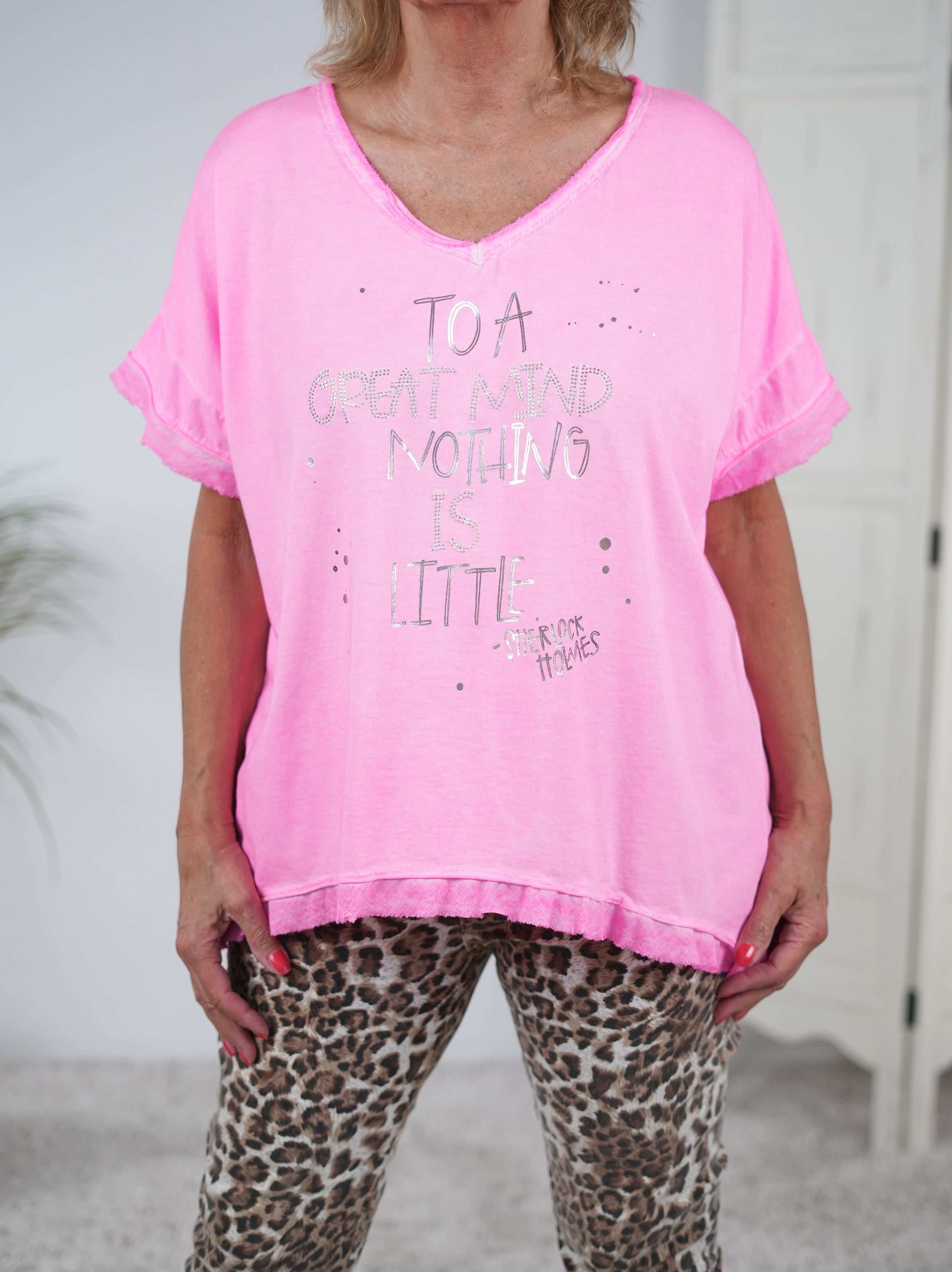 Oversize Shirt im Vokuhila Schnitt mit Schriftzug Neon Pink