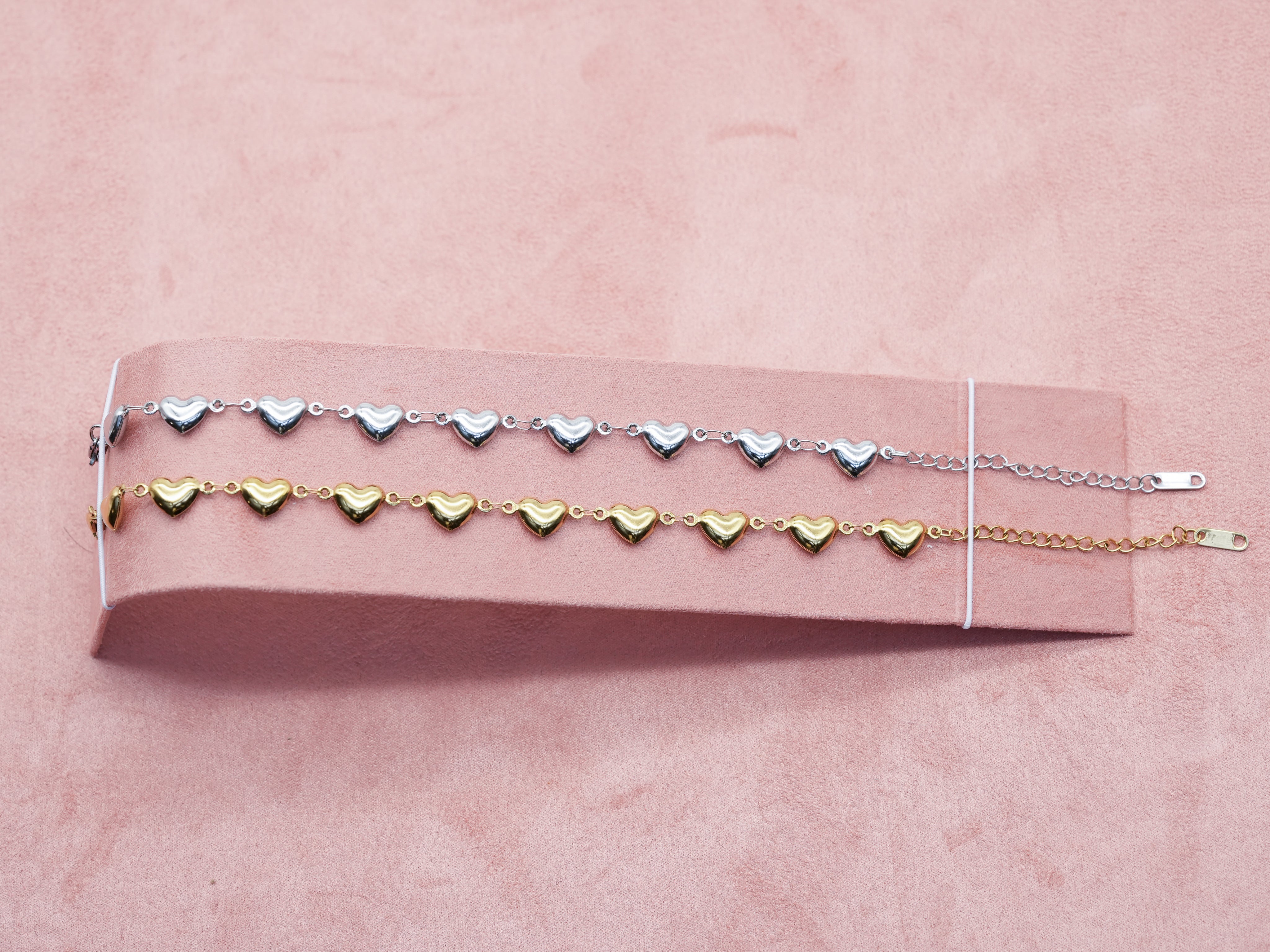 Niedliches Edelstahl Armband mit kleinen Herzen