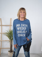 langarm Shirt mit Statement Motiv und überschnittenem Arm