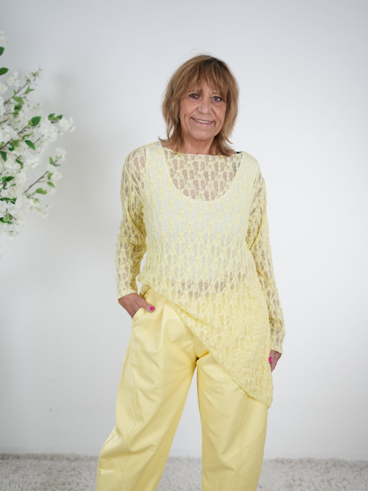 Asymmetrisch geschnittenes Unterzieh Top aus Spitze One Size (ca Größe 38-44) Gelb