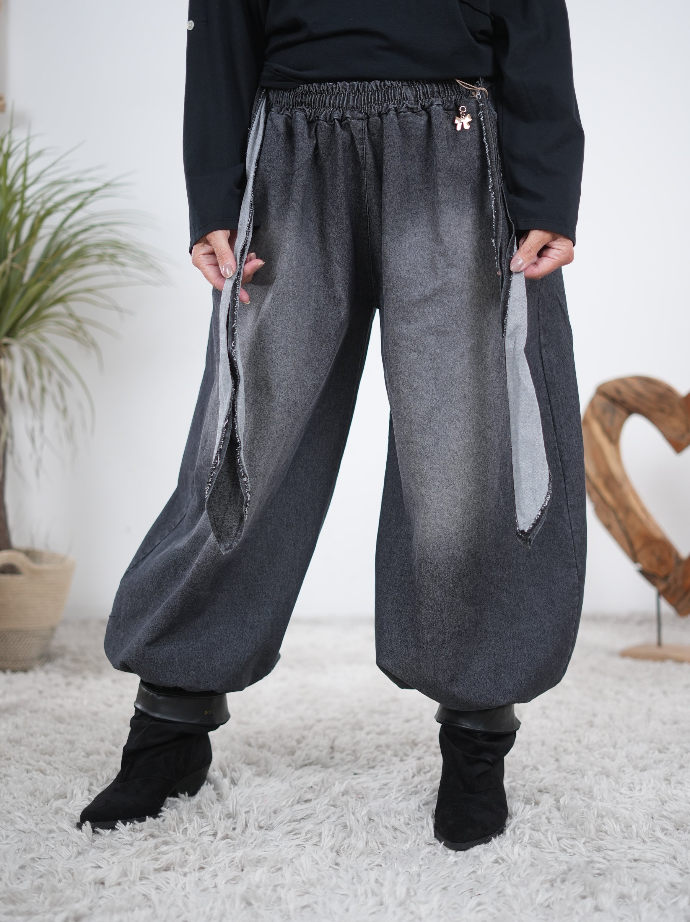 ausgefallene Pumphose mit Schleife (Lieferdatum beachten)