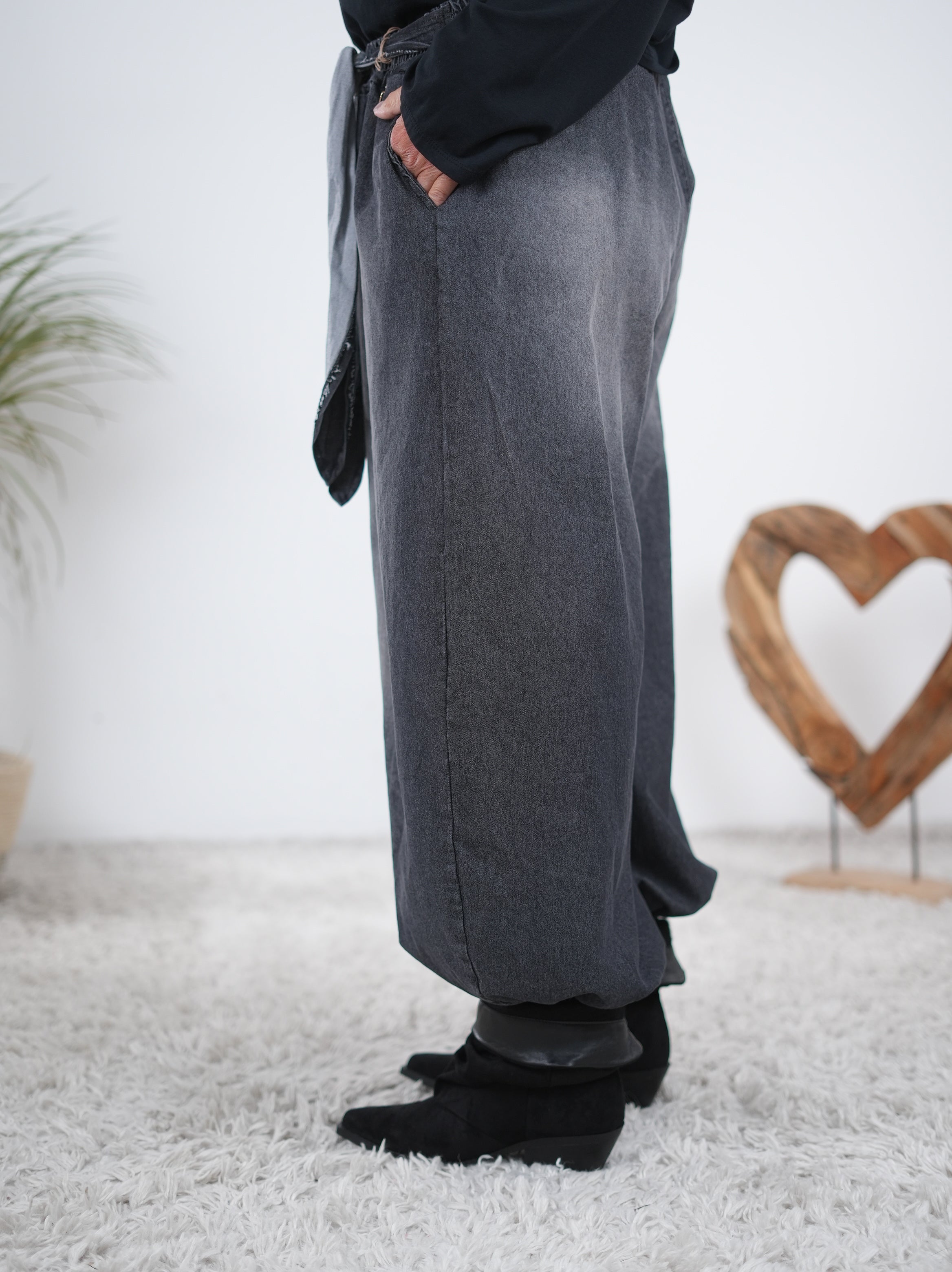 ausgefallene Pumphose mit Schleife (Lieferdatum beachten)