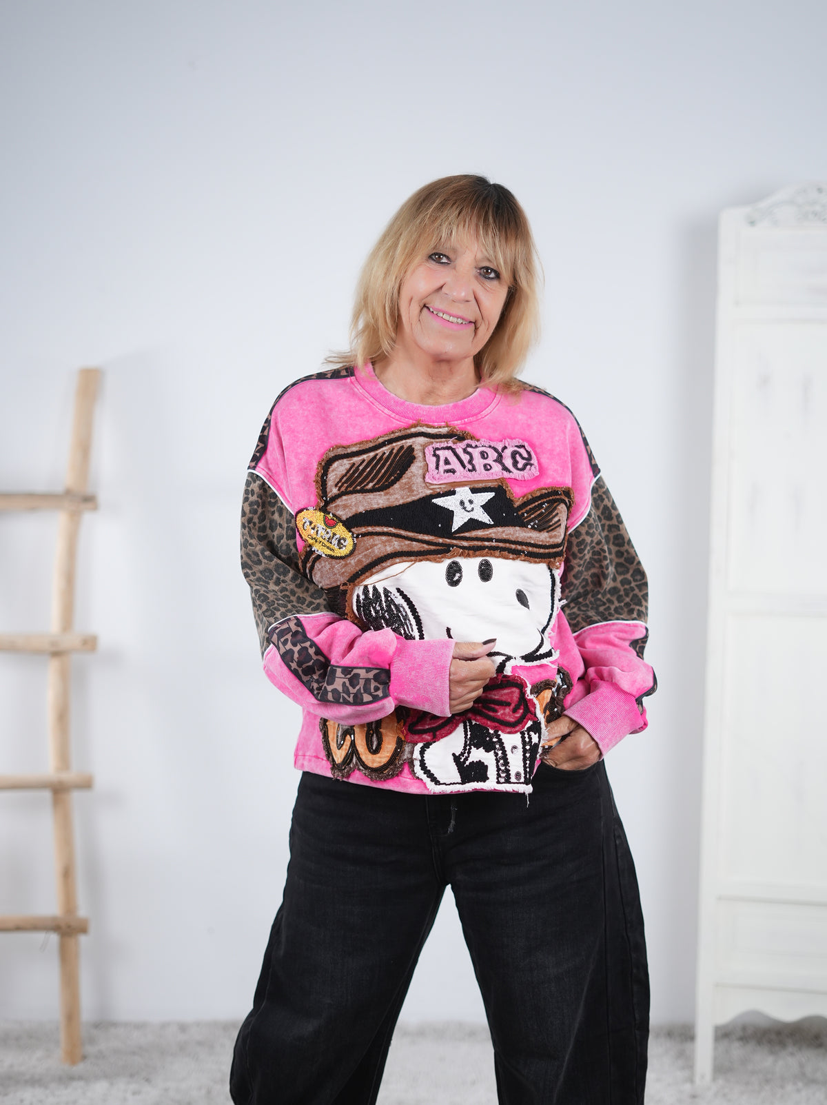 ausgefallenes Sweatshirt mit großen, bunten Patches