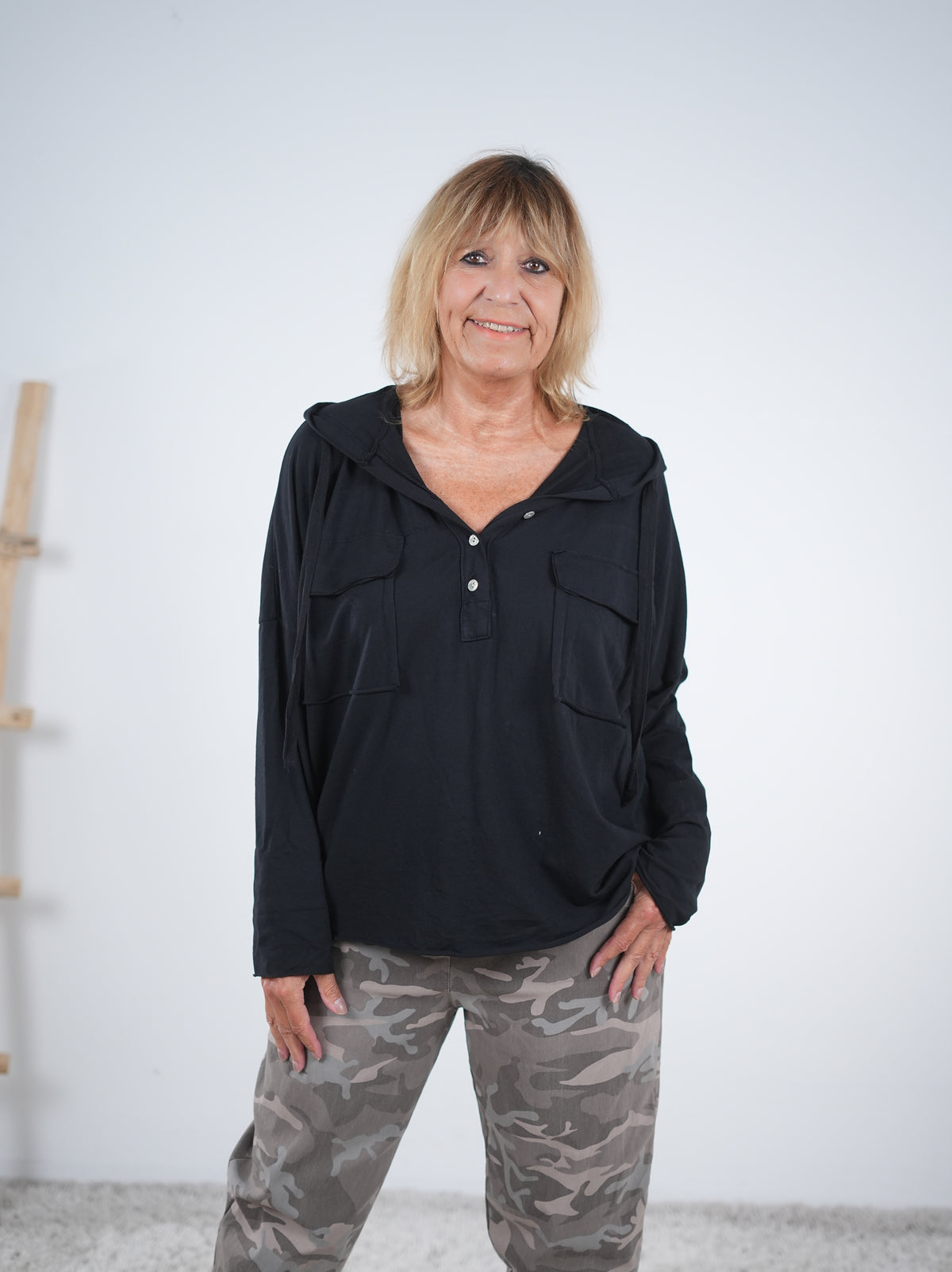 Basic Shirt mit Kapuze, schwarz