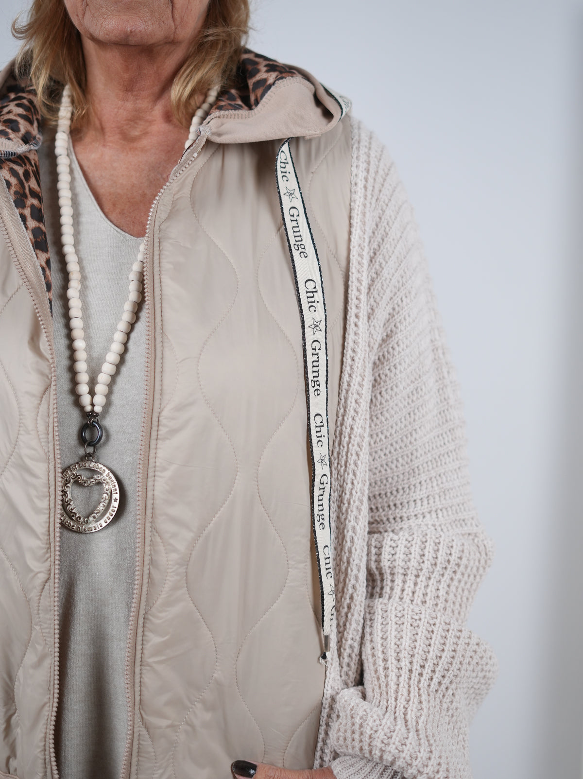 bequeme Jacke mit Strickeinsatz