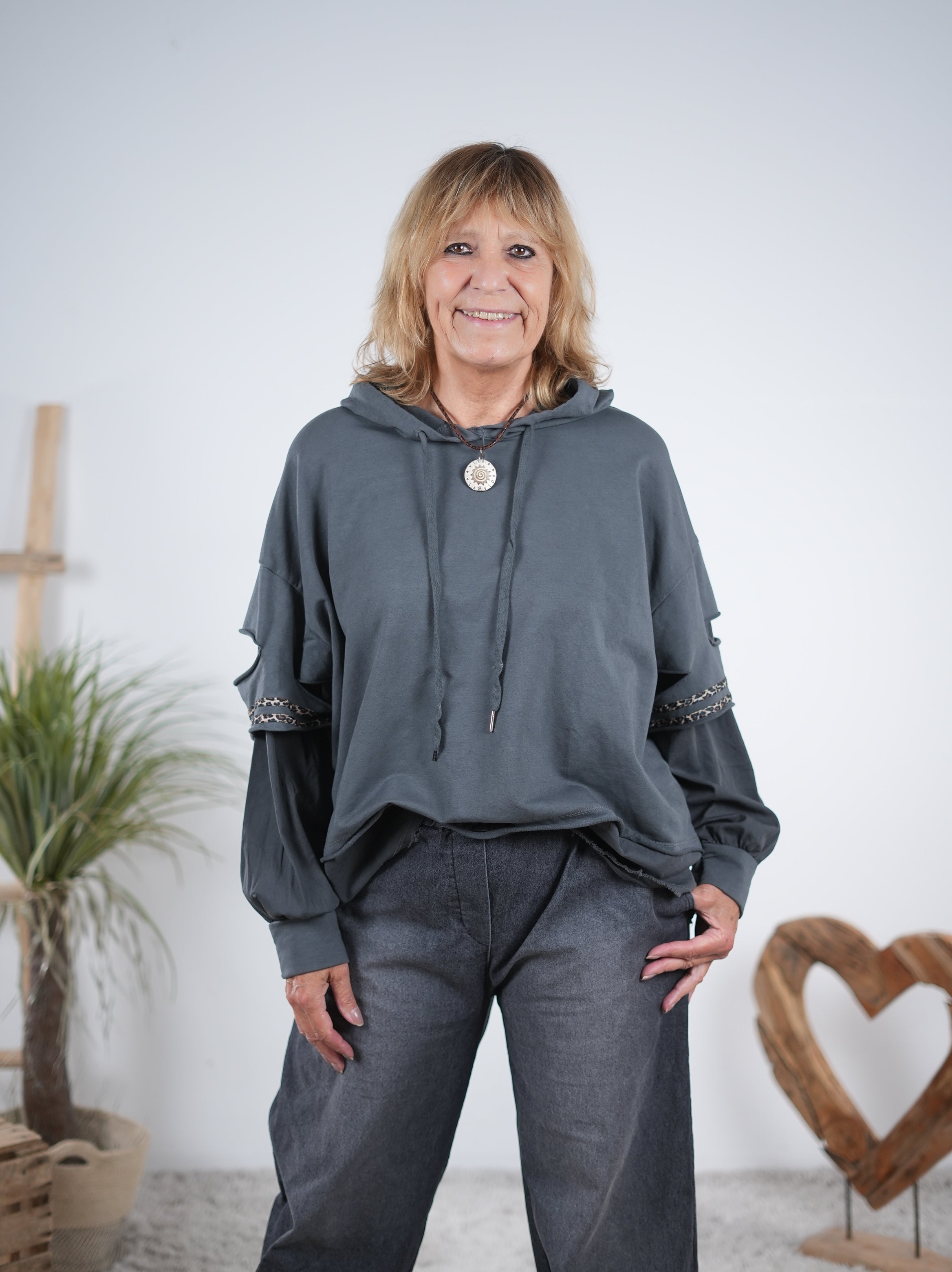bequemer Hoody mit auffälligen Ärmeln Anthrazit