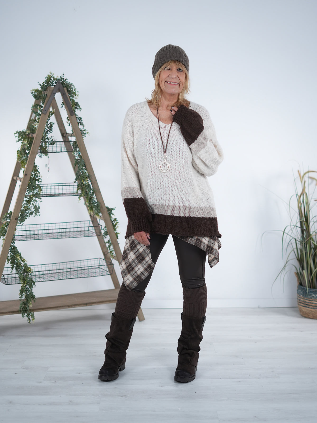 Cozy Strickpulli mit farbigen Elementen Beige Schoko