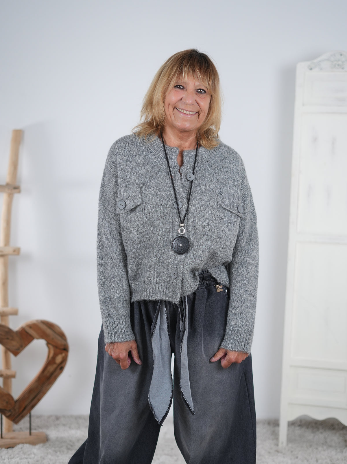 Crop Strickjacke mit Knopfleiste, meliert