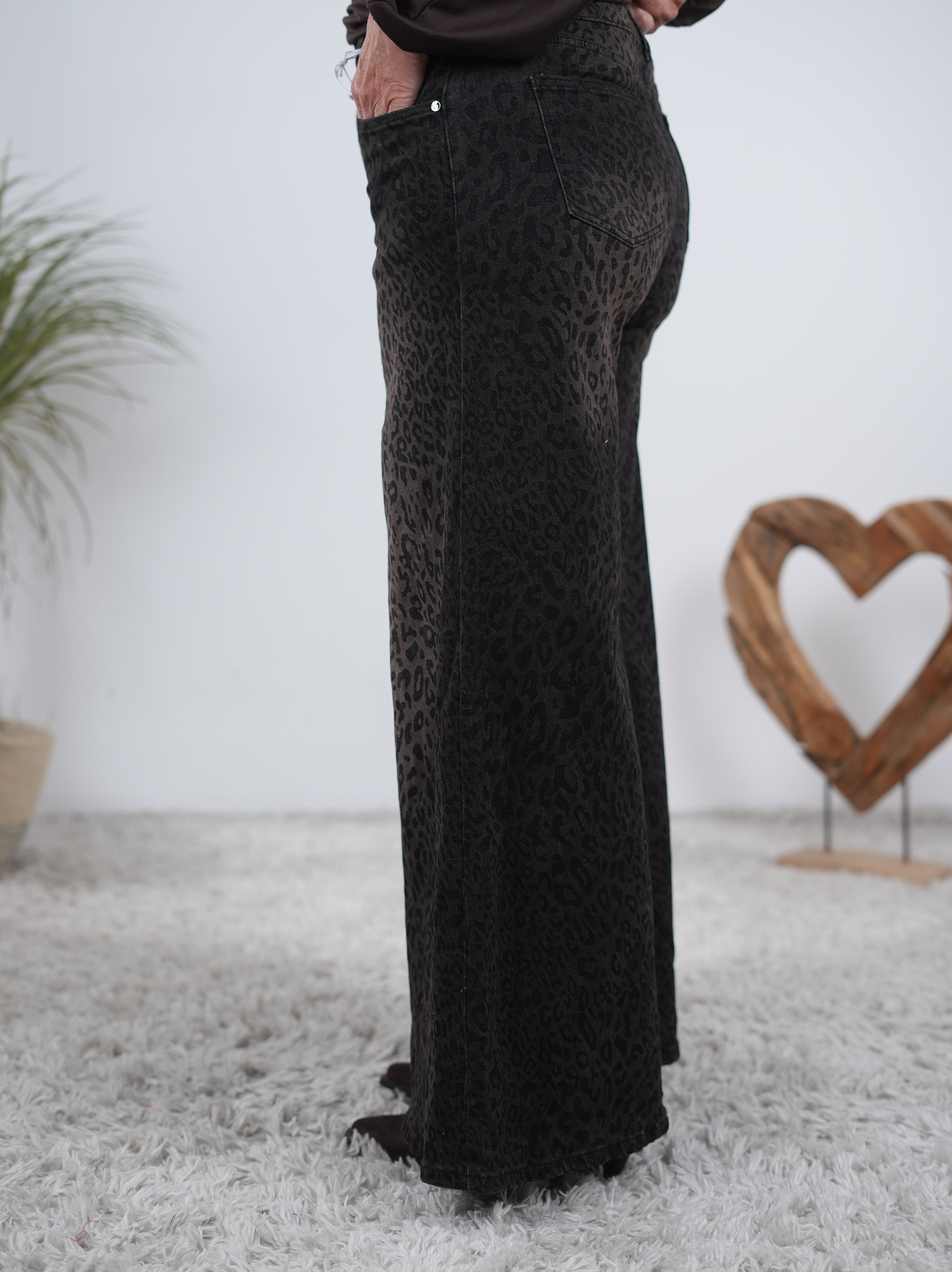 elegante Jeans Schlaghose im Leo Look