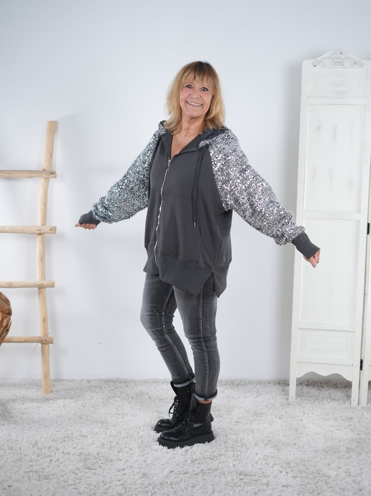 Hingucker Sweatshirtjacke mit Pailletten verziert