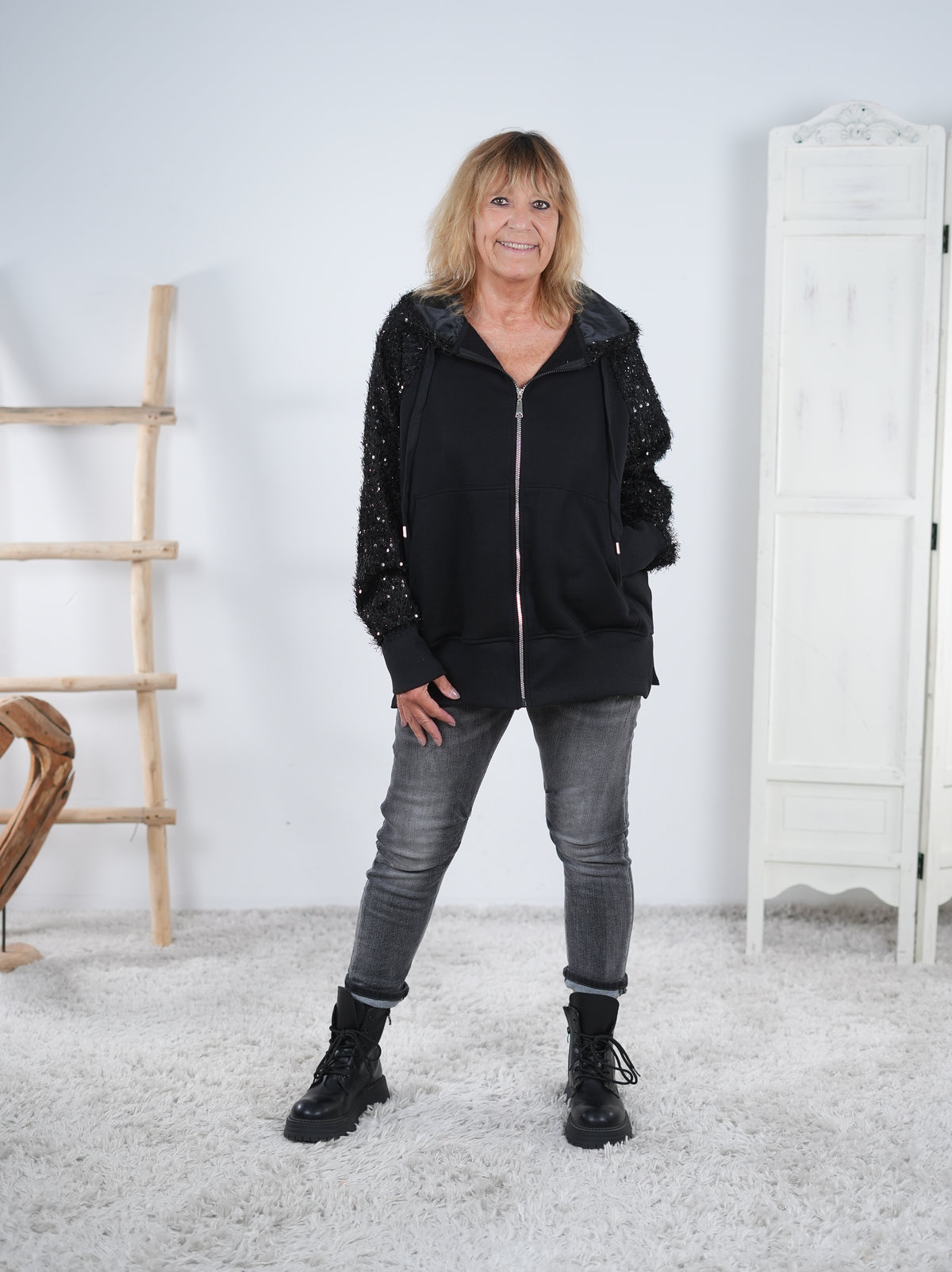 Hingucker Sweatshirtjacke mit Pailletten verziert