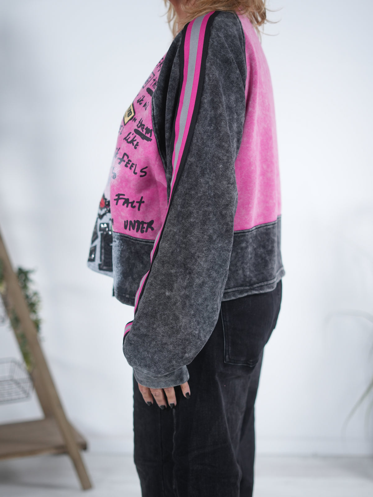 Hingucker Sweaty mit Patches und Pailletten
