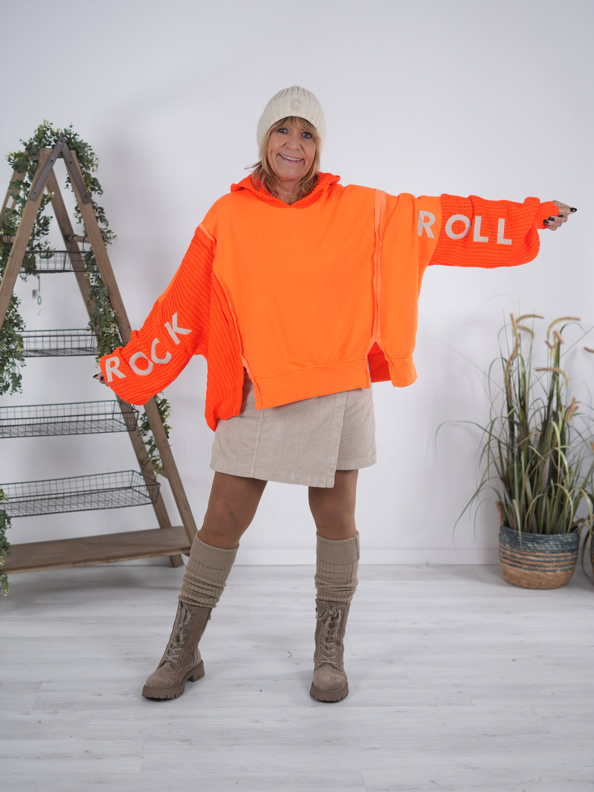 Hoody mit großem Schriftzug und Strickkapuze Neon Orange