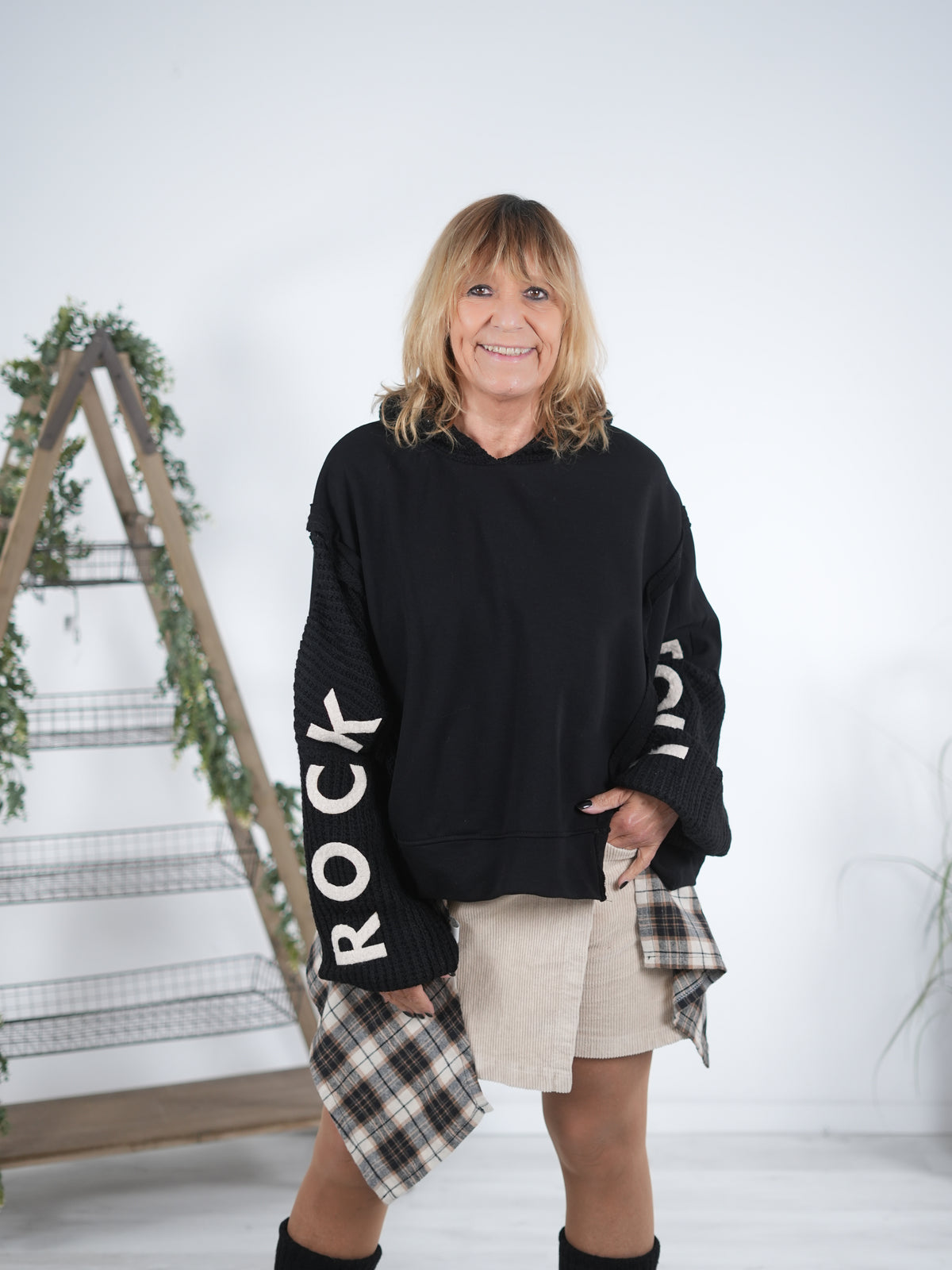 Hoody mit großem Schriftzug und Strickkapuze