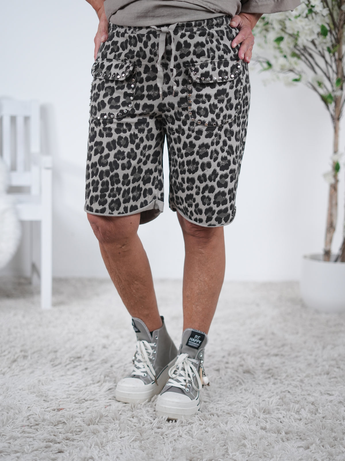 Joggy im Leo Look mit Nieten verziert
