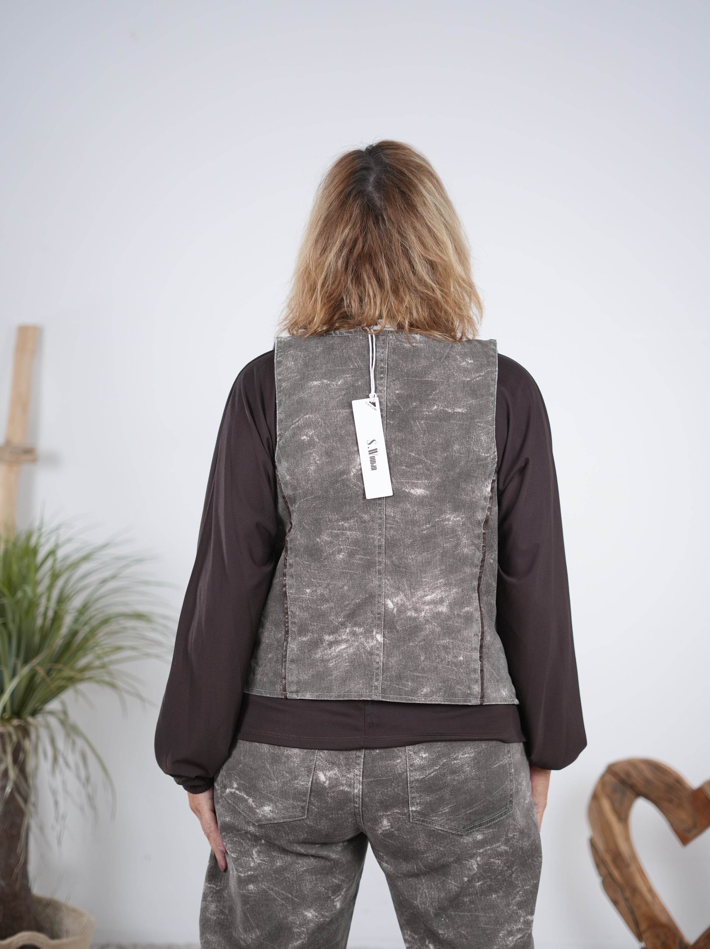 Lässige Weste mit Ziernähten aus Kunstleder