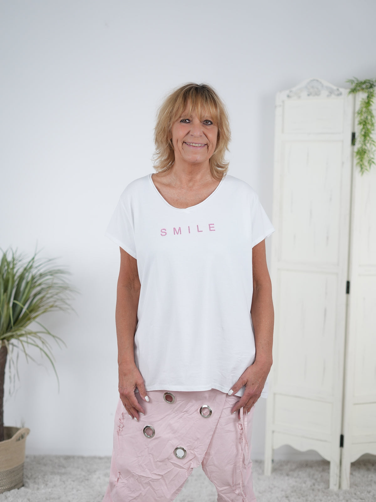 lässiges Shirt mit Smile Schriftzug in Strasssteinen
