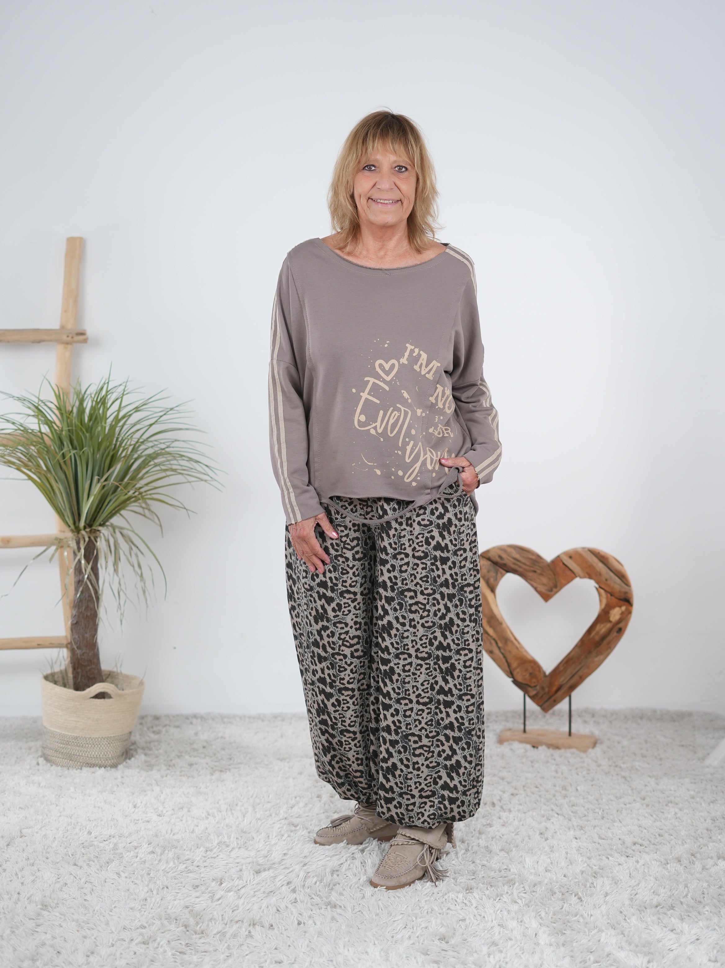 Lässiges Sweaty mit großem Rundhalsausschnitt und Print Taupe