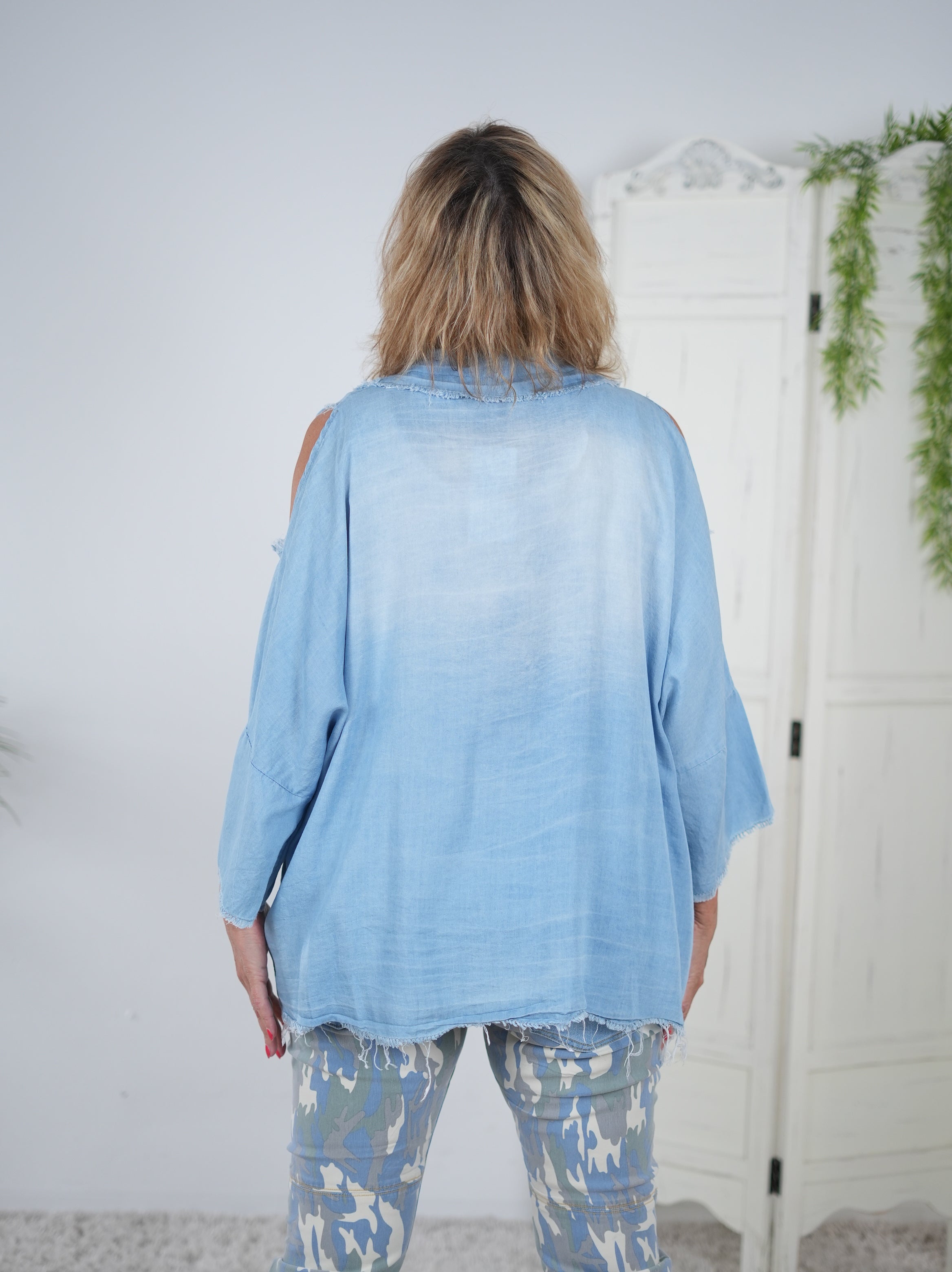 Leichte Bluse mit Cut Outs im Jeans Look