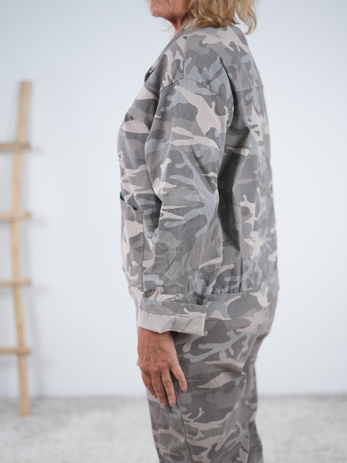 Leichte Camouflage Jacke mit Knopfleiste