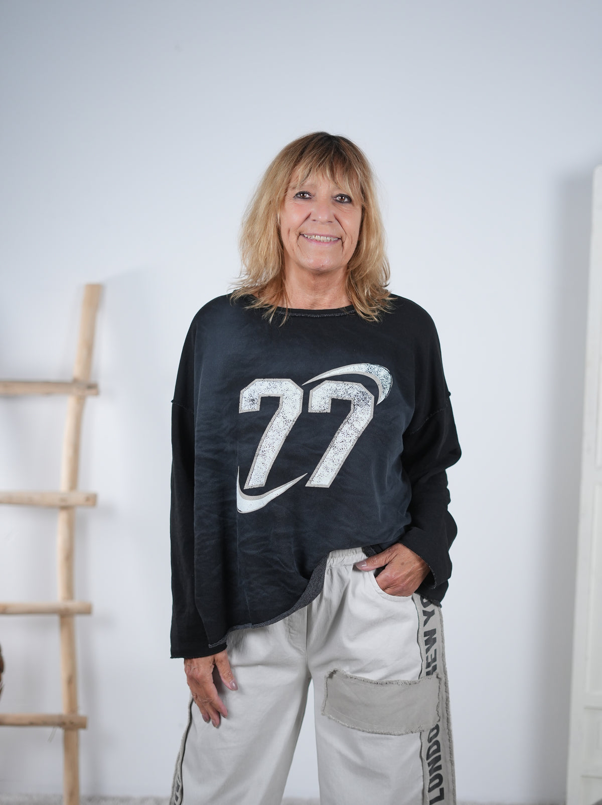 Leichtes Sweatshirt mit überschnittenem Arm und Print Schwarz