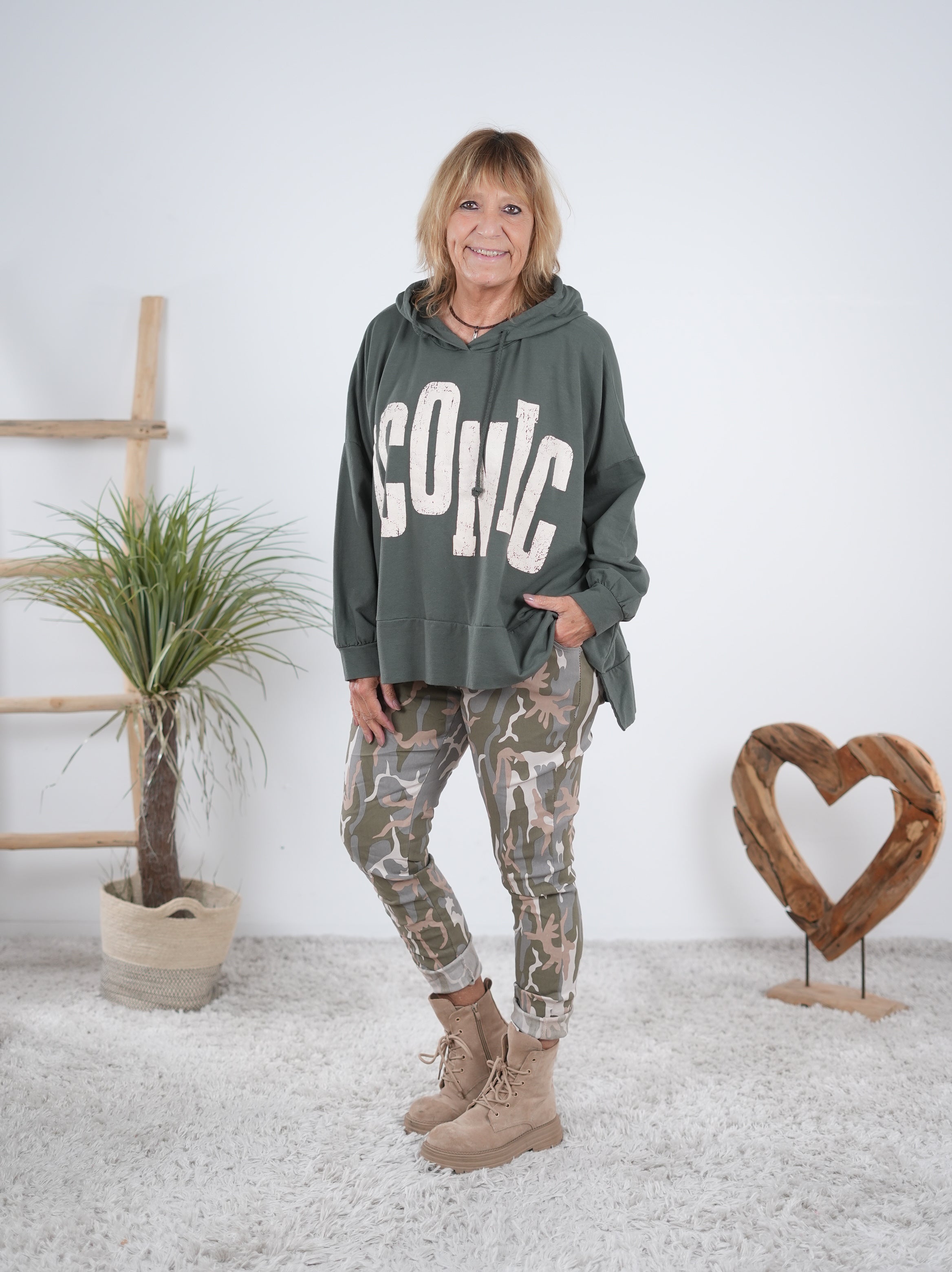 oversized Hoody im Vokuhila Schnitt mit großen Buchstaben
