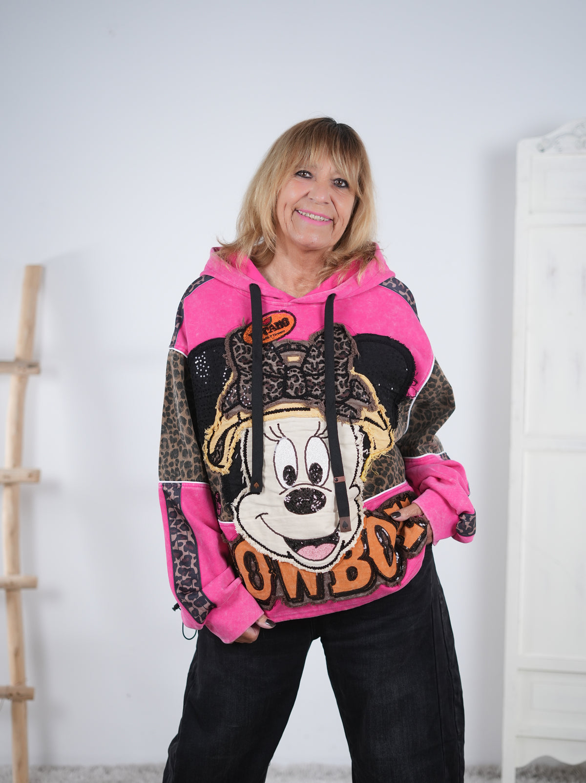 pinker Hoody mit großem Motiv und Pailletten Details