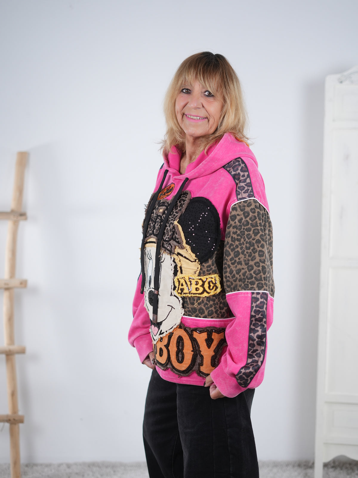 pinker Hoody mit großem Motiv und Pailletten Details