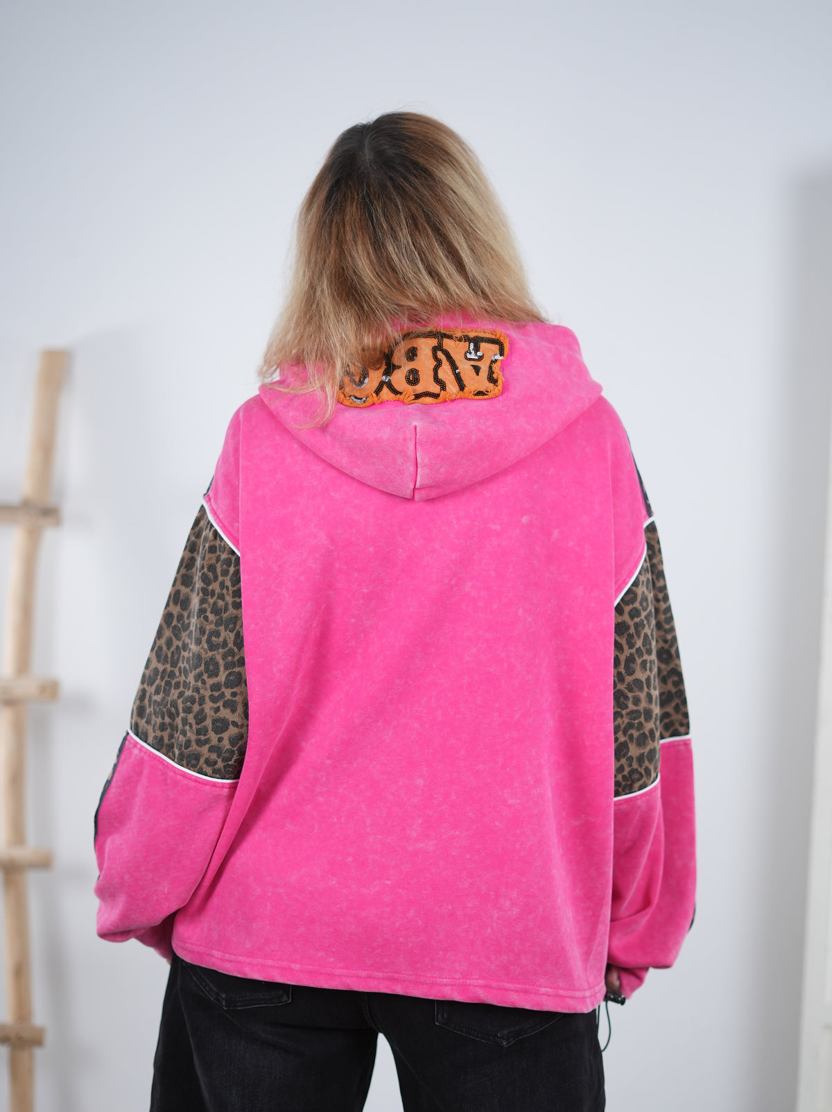 pinker Hoody mit großem Motiv und Pailletten Details