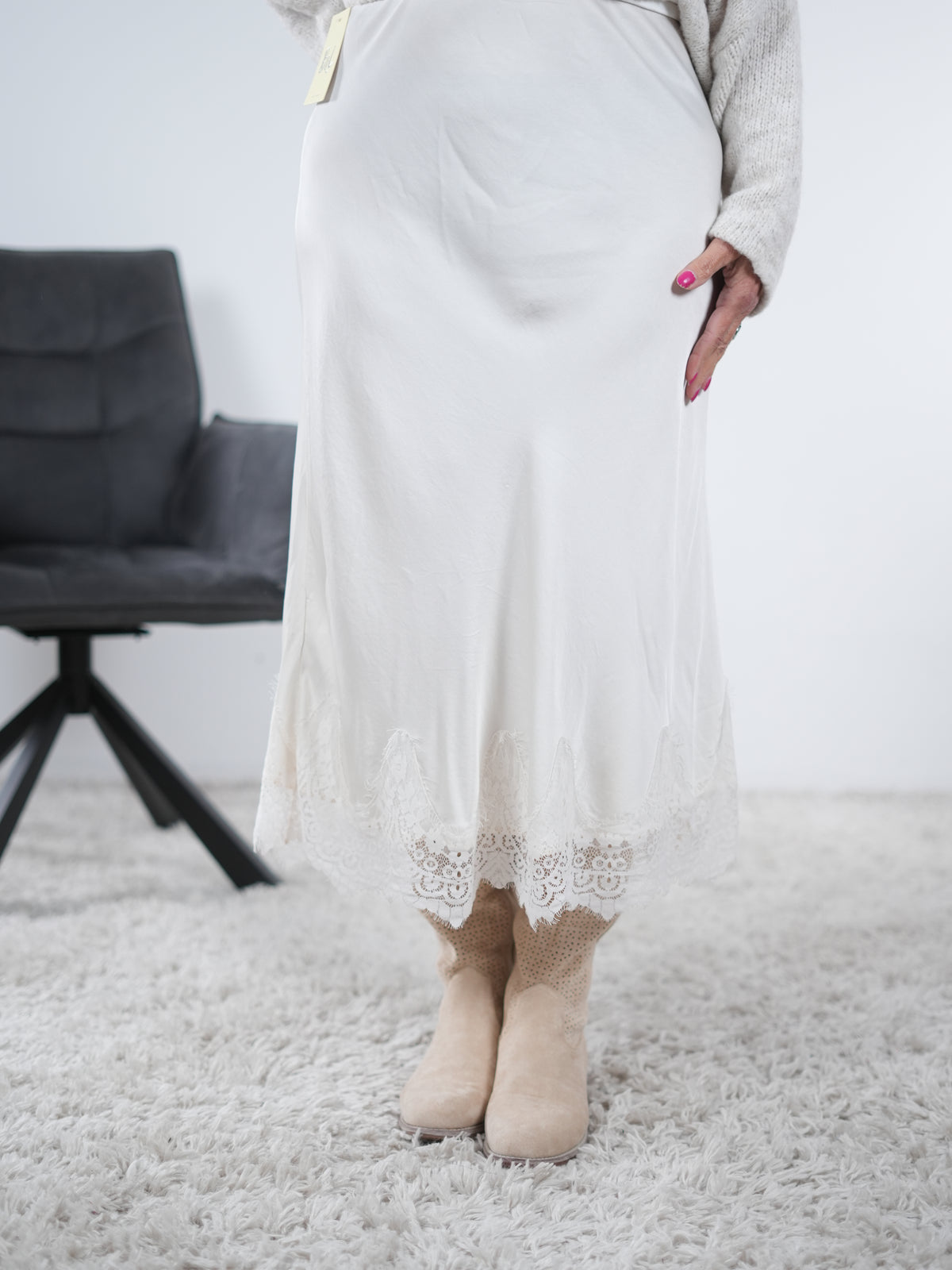 Satin Rock mit Spitze verziert One Size (ca Gr. 38 "oversize"-42) Creme