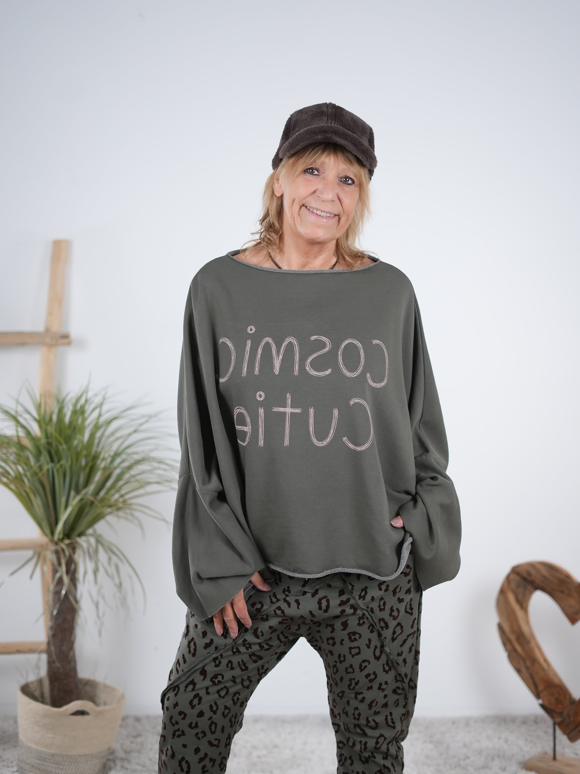 Sweaty-Poncho mit überschnittenem Arm und ausgefranstem Abschlüssen Olive