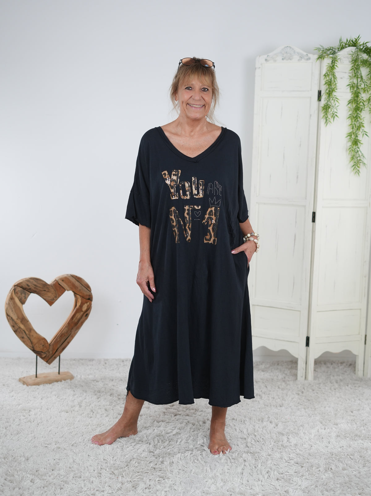 T-Shirt Kleid mit V-Ausschnitt Schwarz