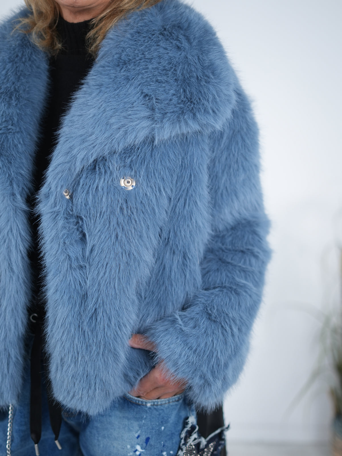Webpelzjacke mit Knopfleiste und Schalkragen