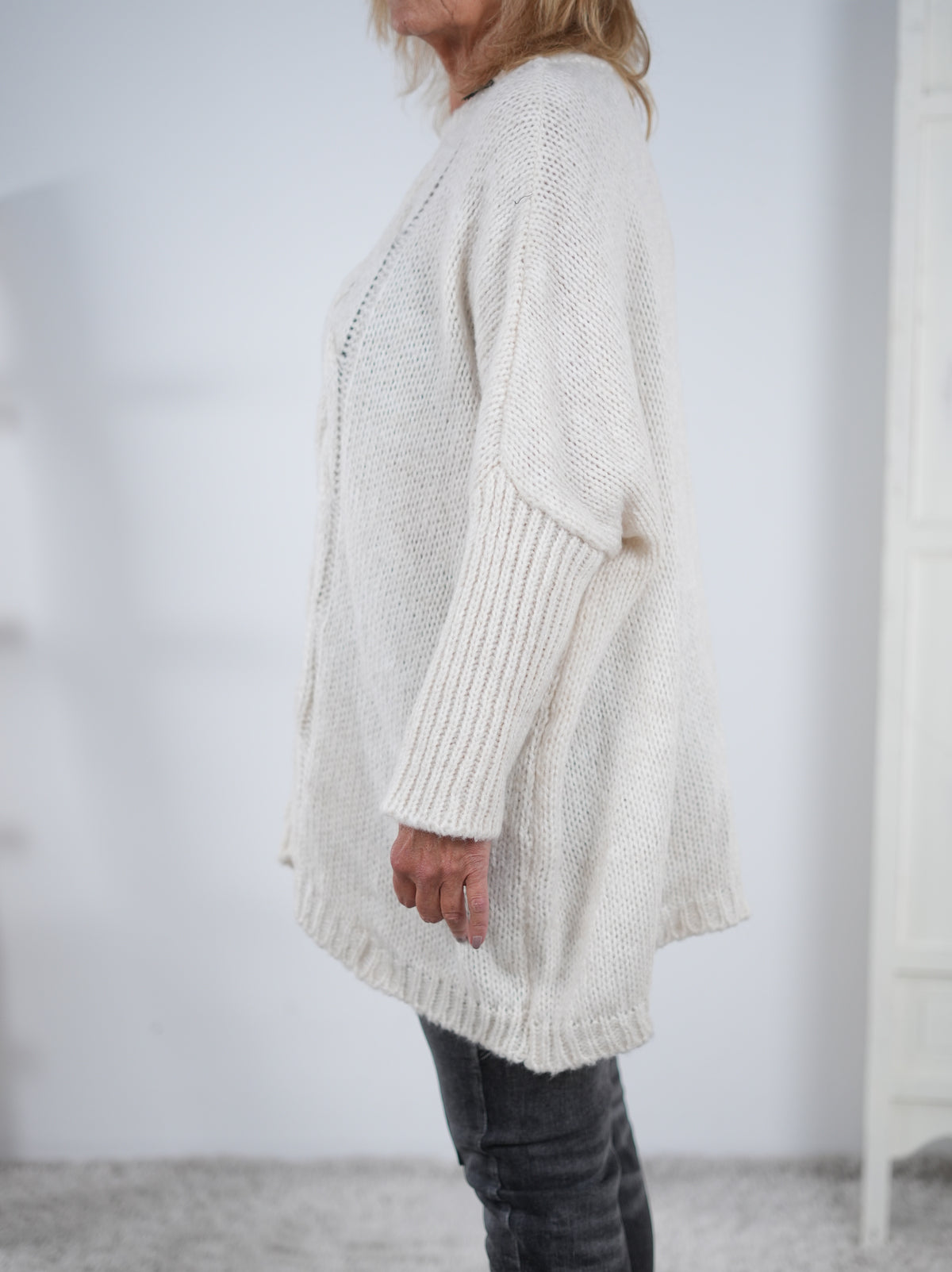 Weicher Strickpullover im Zopfmuster