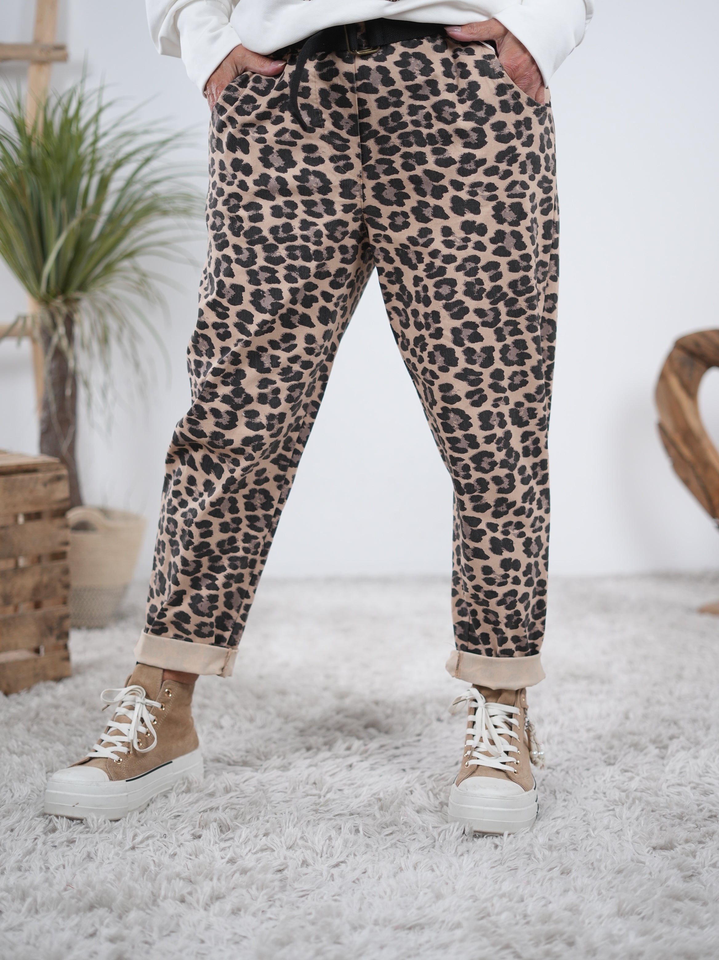 Weite Leo Pants mit Gürtel Camel