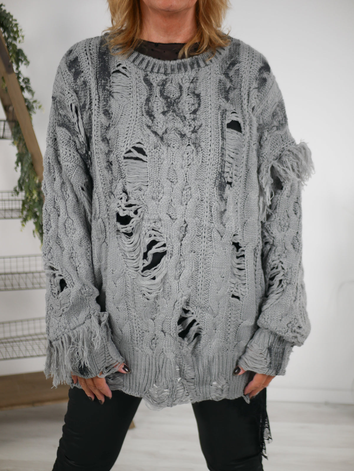 Strickpulli destroyed Grau