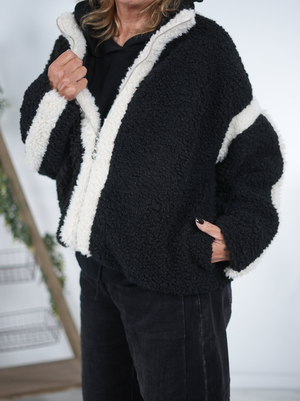 Teddy Jacke mit Reißverschluss und Eingriffstaschen