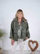 Trendige Jeans Jacke im Camo Look