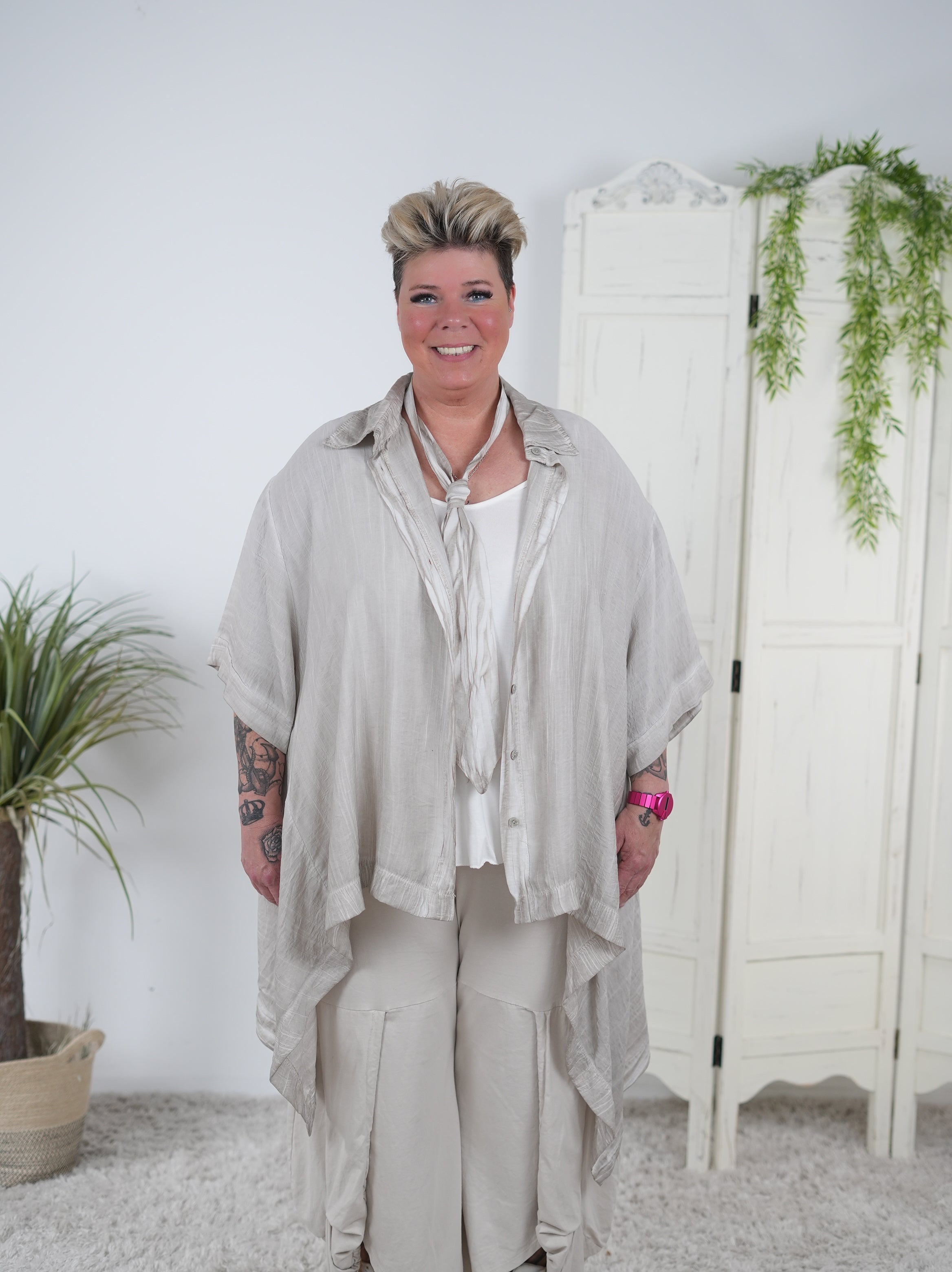 weite Bluse mit Schlips Beige