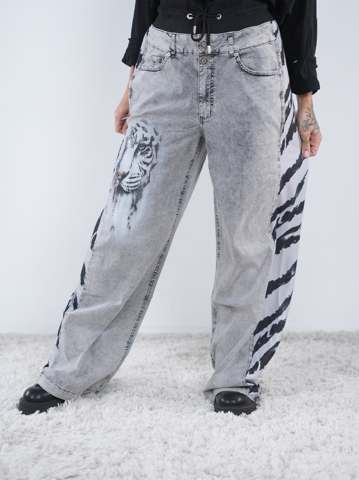 Wide Leg Pants mit Tiger Motiv